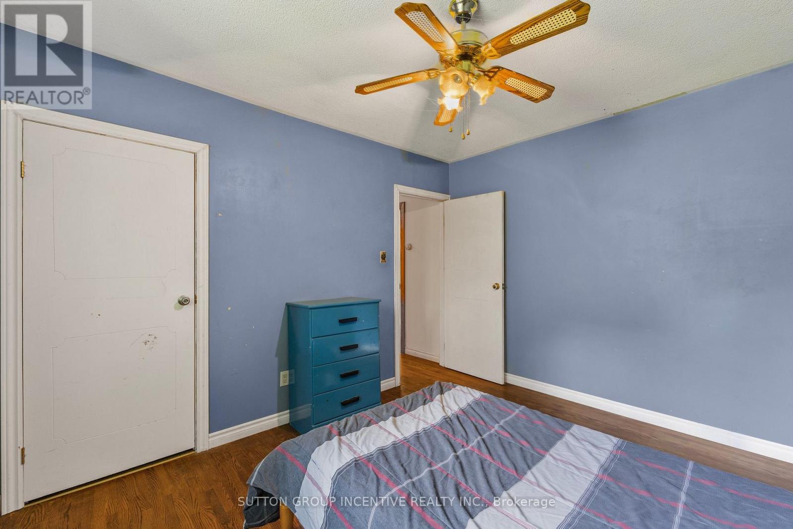 Photo 13 of 1213 Bayfield Street N, Springwater ON