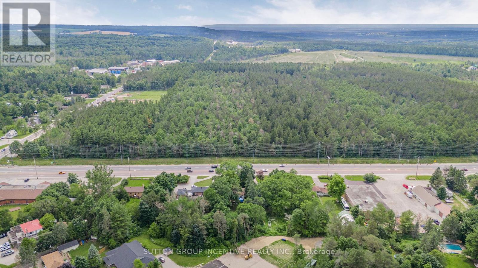 Photo 11 of 1213 Bayfield Street N, Springwater ON