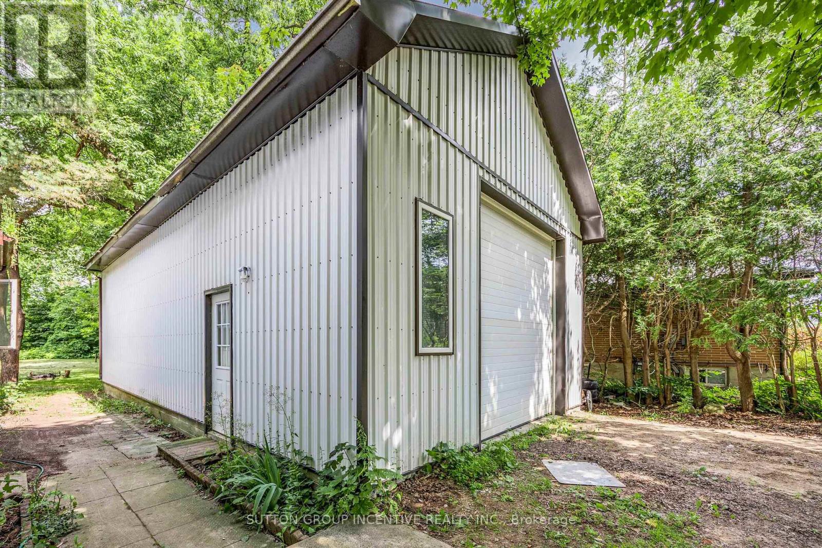 Photo 10 of 1213 Bayfield Street N, Springwater ON
