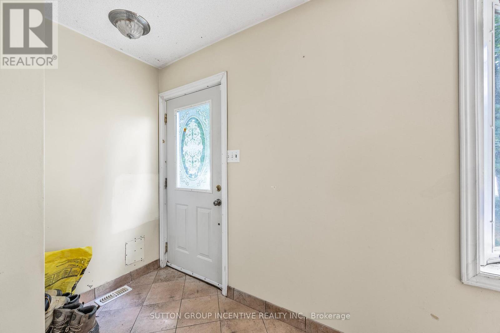 Photo 25 of 1213 Bayfield Street N, Springwater ON