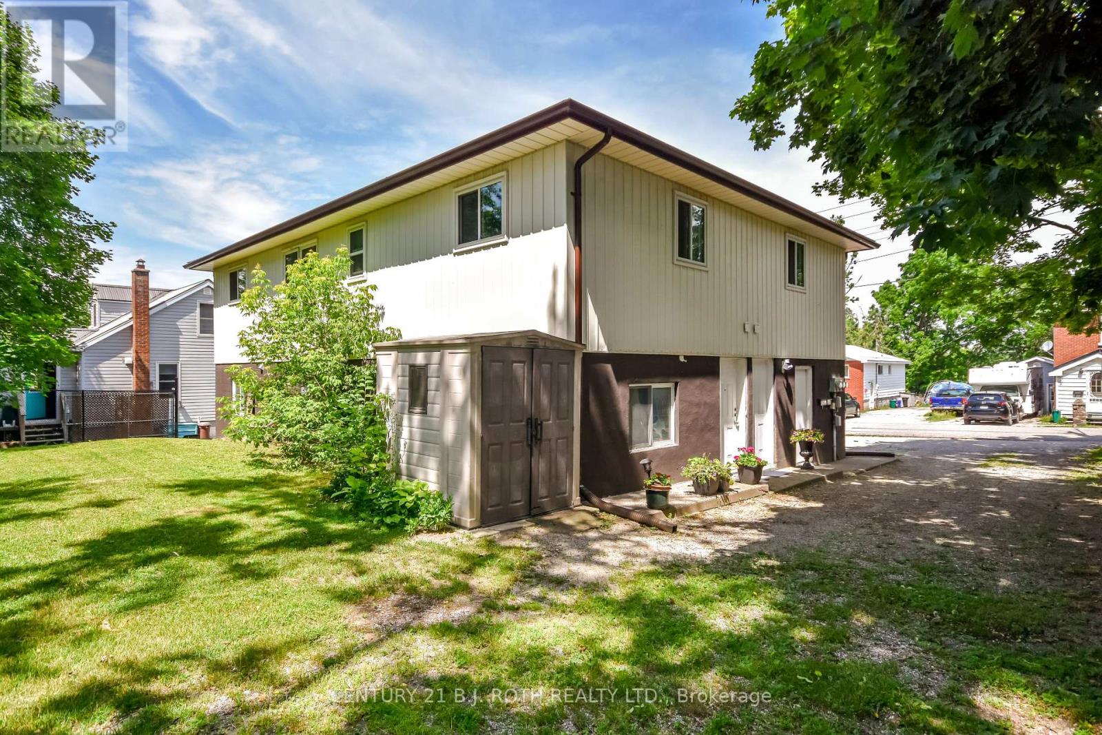 Photo 37 of 19 South Street S, Orillia ON