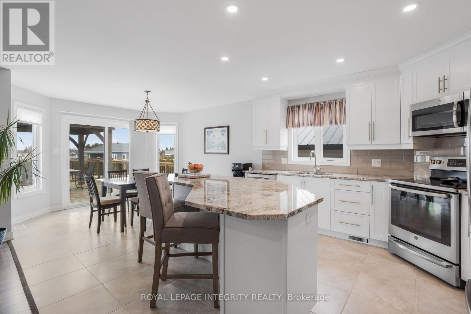 Photo 11 of 251 Des Violettes Street, Clarencerockland ON