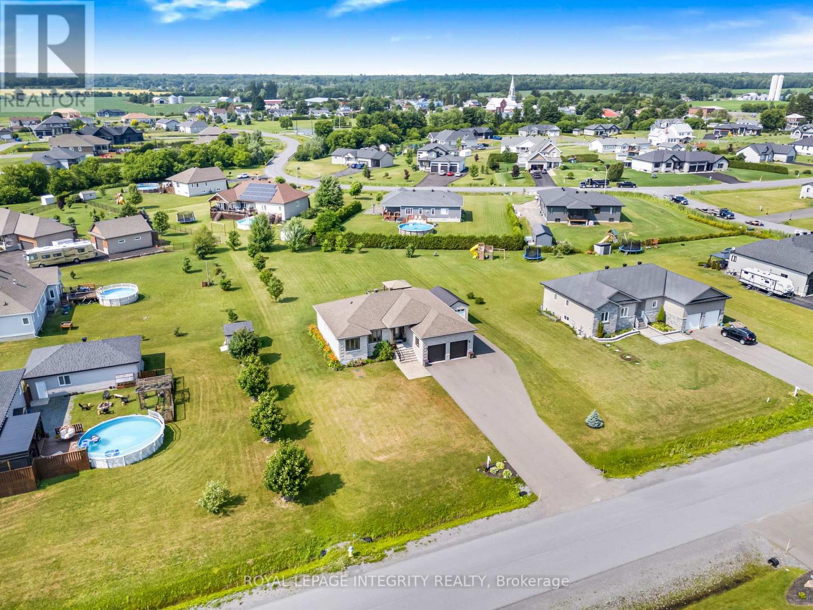 Photo 38 of 251 Des Violettes Street, Clarencerockland ON