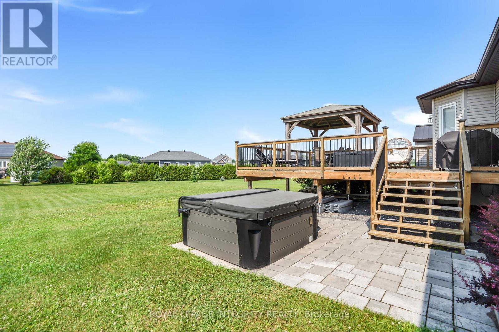 Photo 32 of 251 Des Violettes Street, Clarencerockland ON