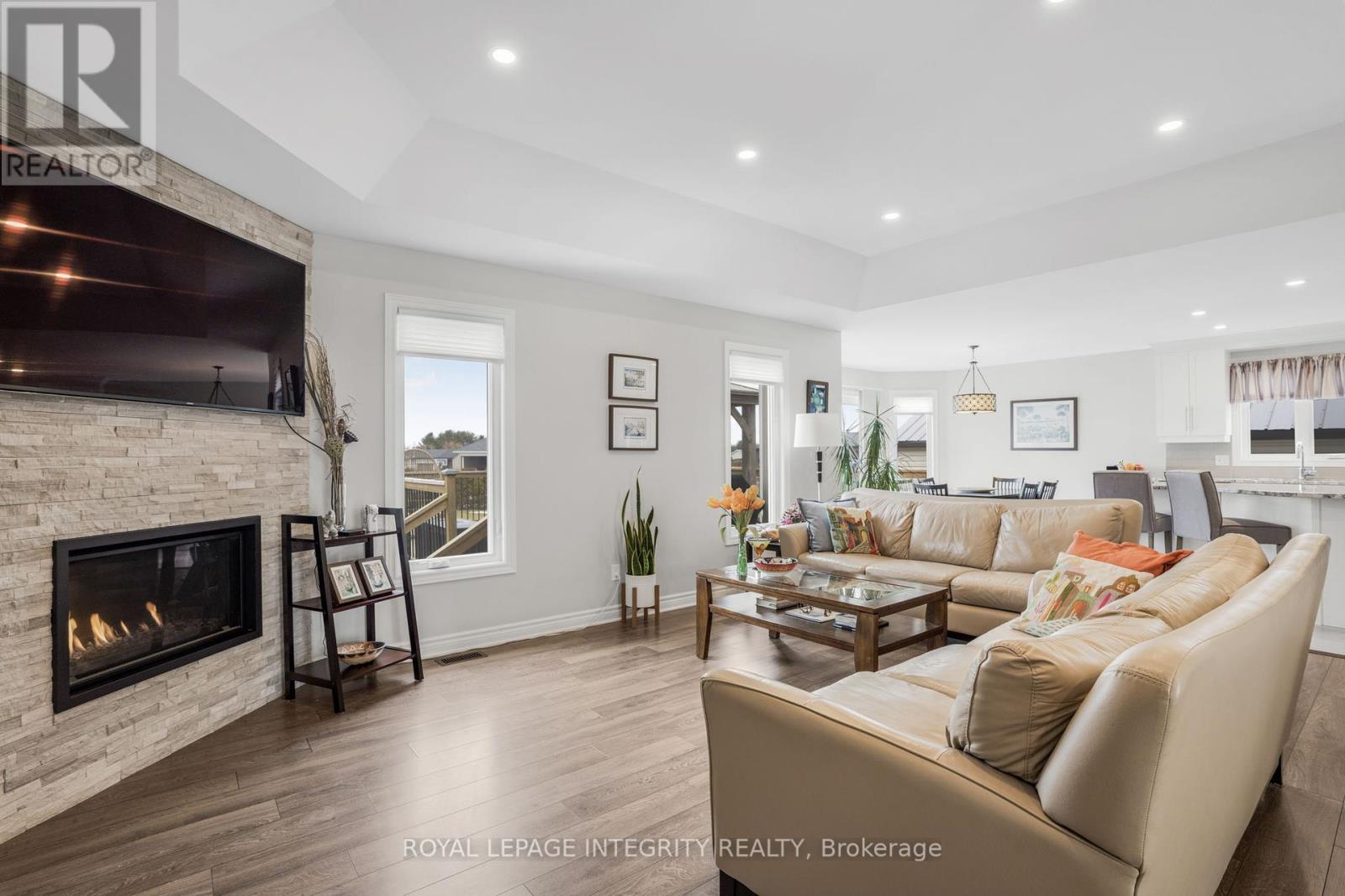 Photo 6 of 251 Des Violettes Street, Clarencerockland ON