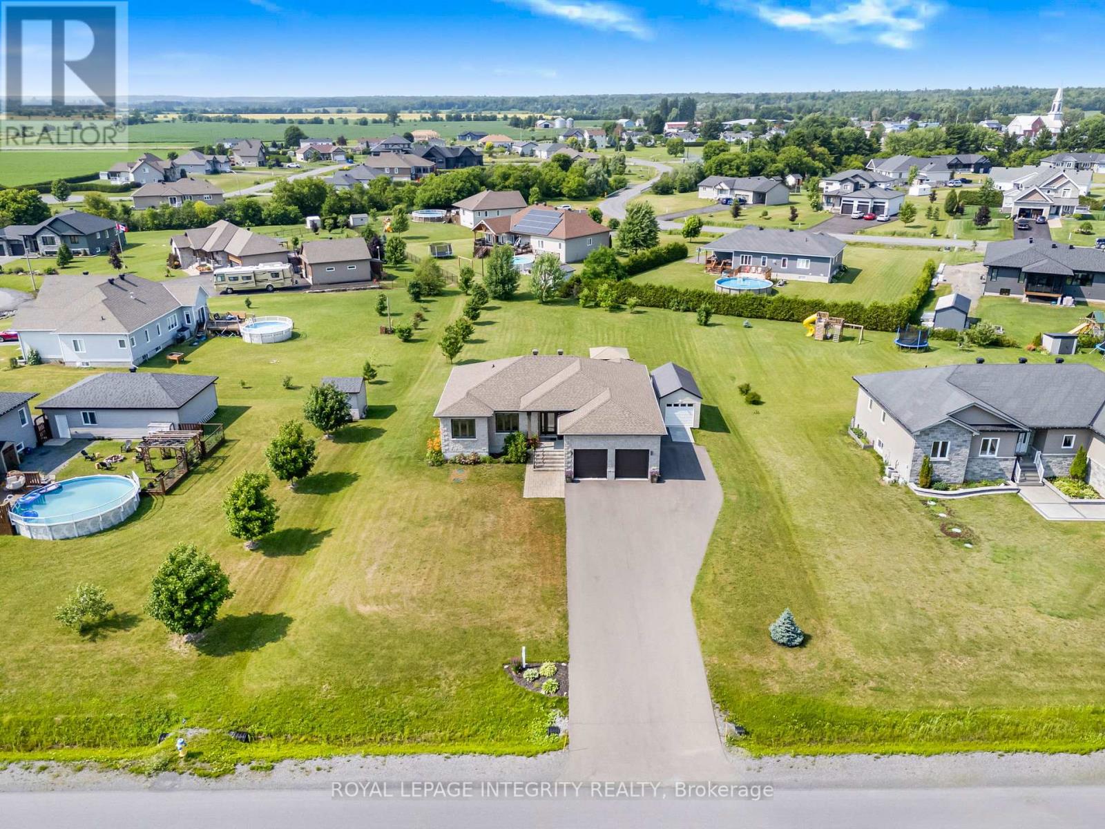 Photo 39 of 251 Des Violettes Street, Clarencerockland ON