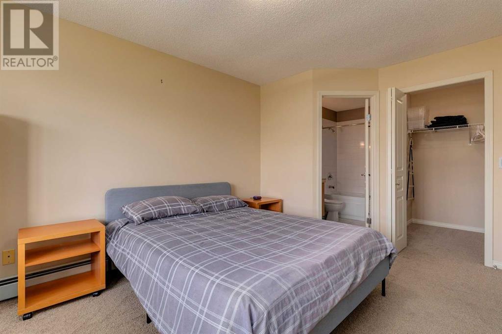 Single Family House for Sale in   Richard Place SW Lincoln Park Calgary 