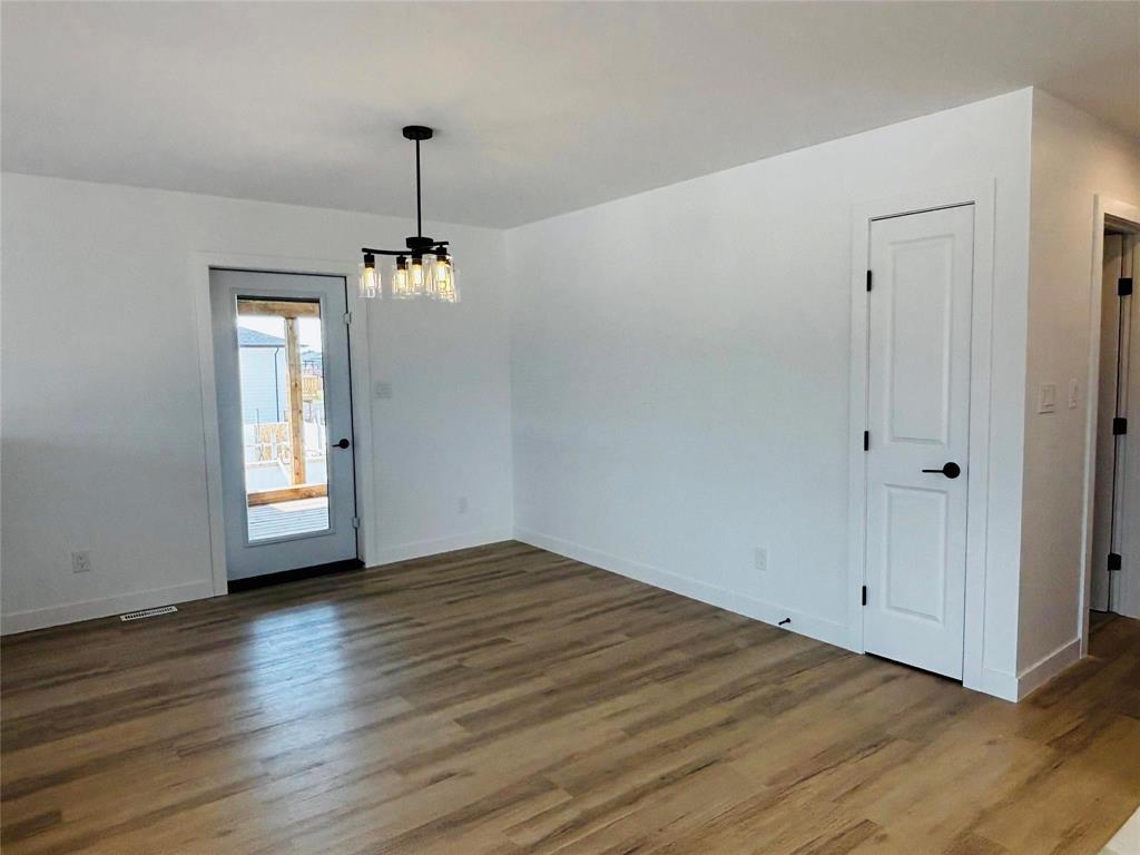 Photo 12 of 31 Parkside Crescent, Mitchell MB