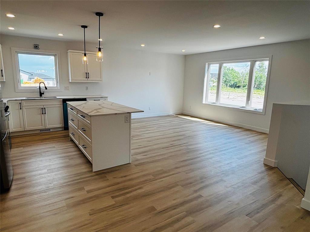 Photo 11 of 31 Parkside Crescent, Mitchell MB
