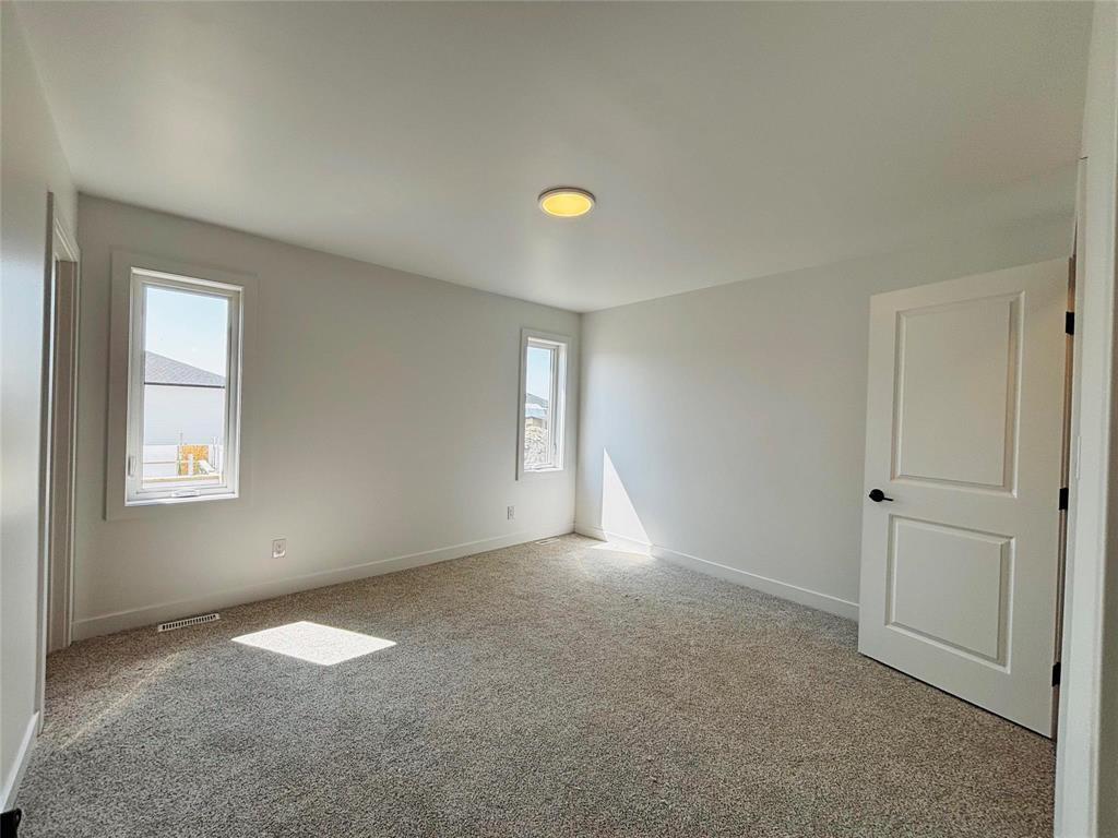 Photo 16 of 31 Parkside Crescent, Mitchell MB