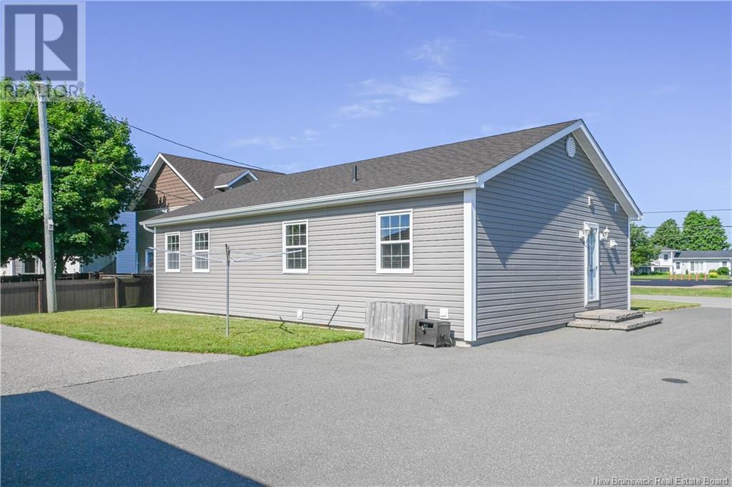 Photo 3 of 158 3 E Rue Street, Shippagan NB