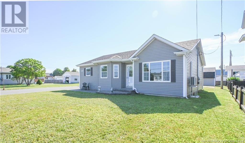 Photo 2 of 158 3 E Rue Street, Shippagan NB