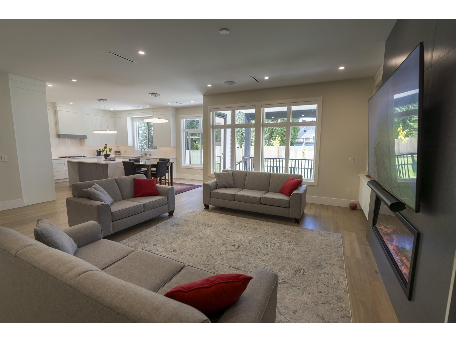 Photo 13 of 937 160 B Street, Surrey BC