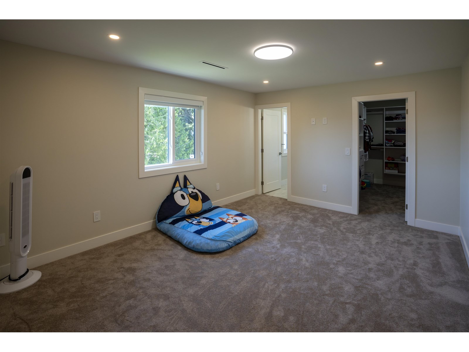 Photo 3 of 937 160 B Street, Surrey BC