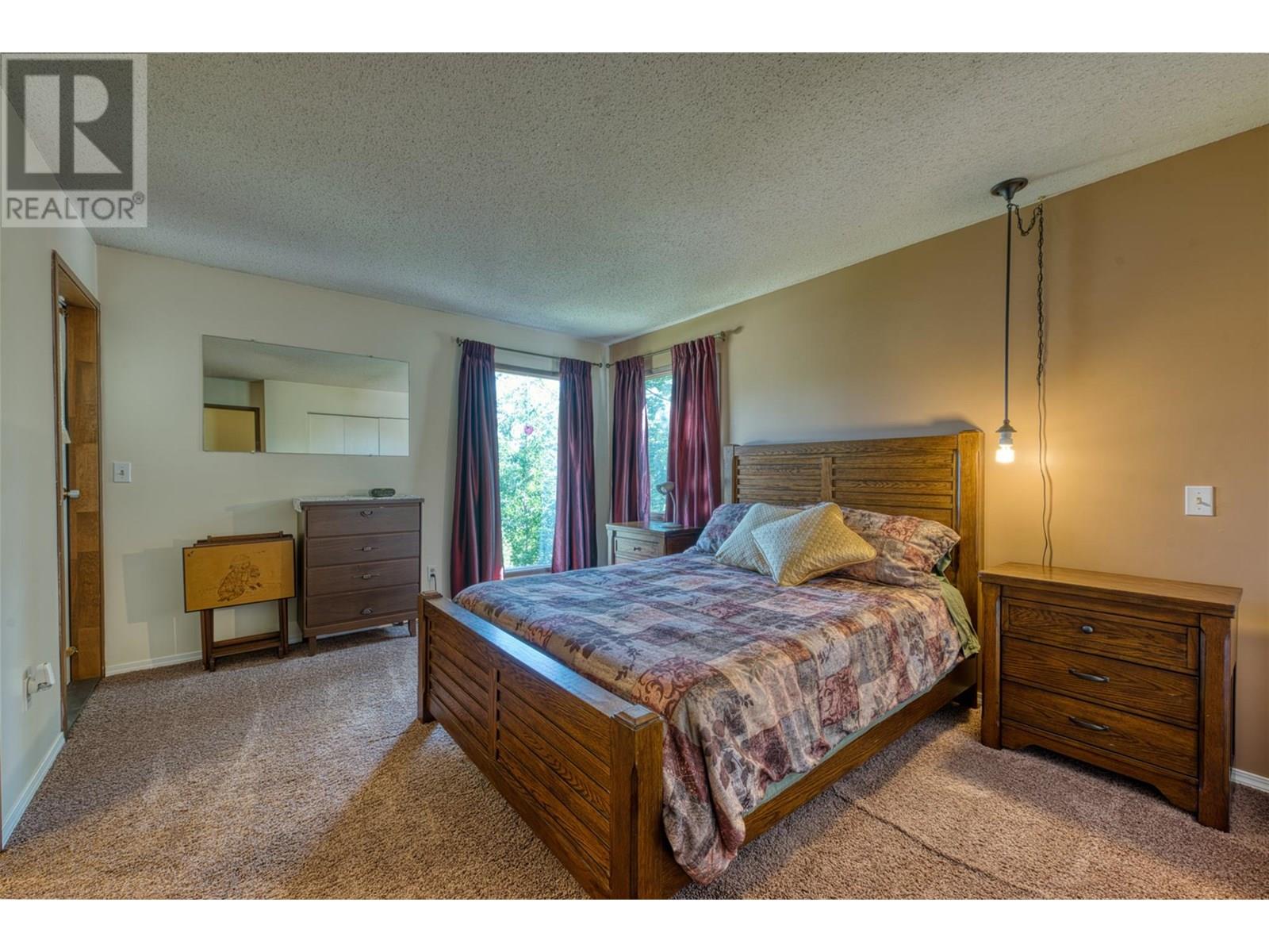 Photo 13 of 813 Cliff Avenue, Enderby BC
