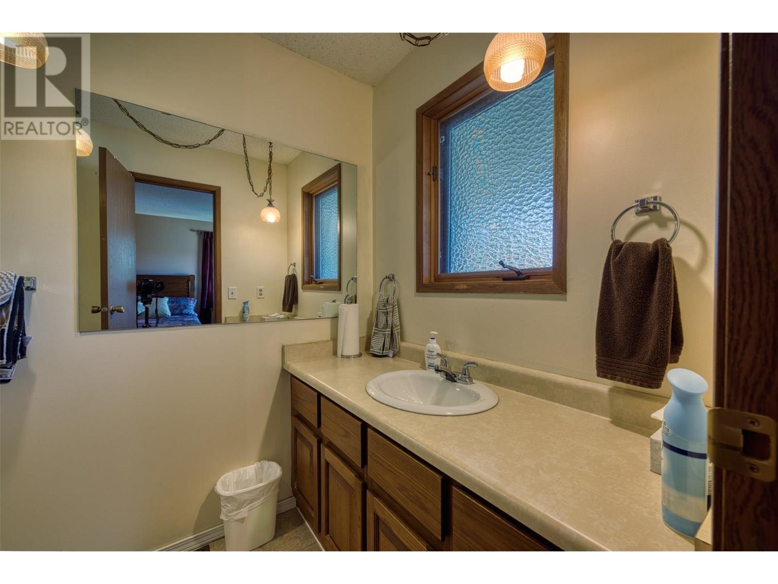 Photo 14 of 813 Cliff Avenue, Enderby BC