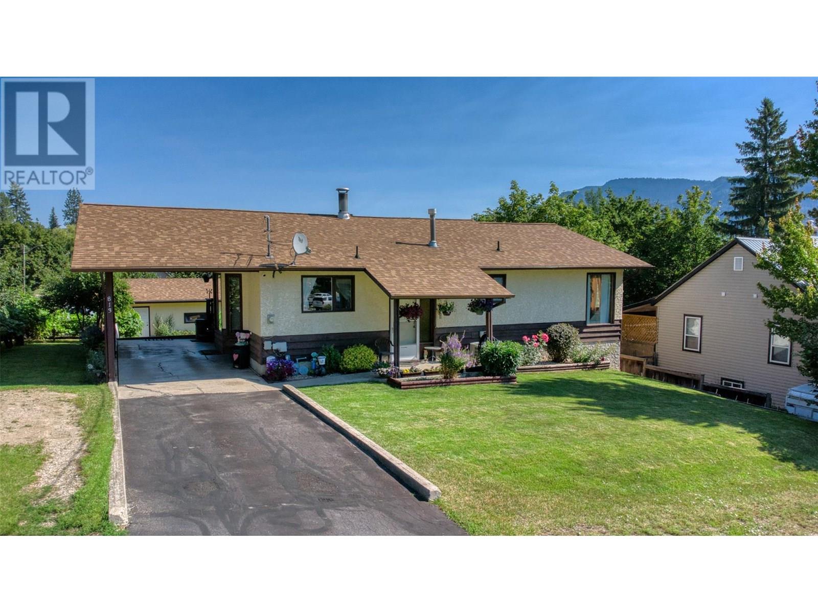 Photo 2 of 813 Cliff Avenue, Enderby BC