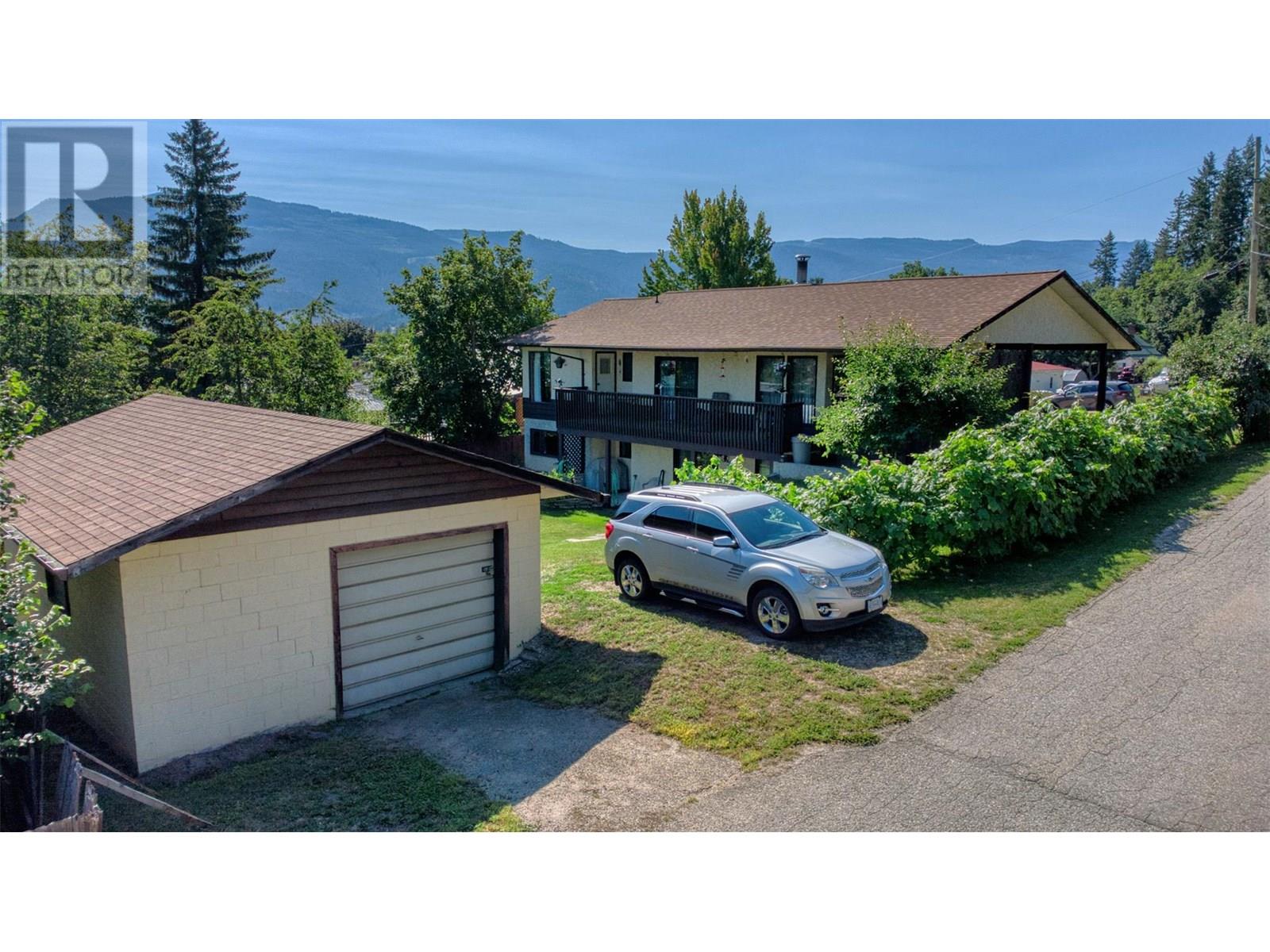 Photo 3 of 813 Cliff Avenue, Enderby BC