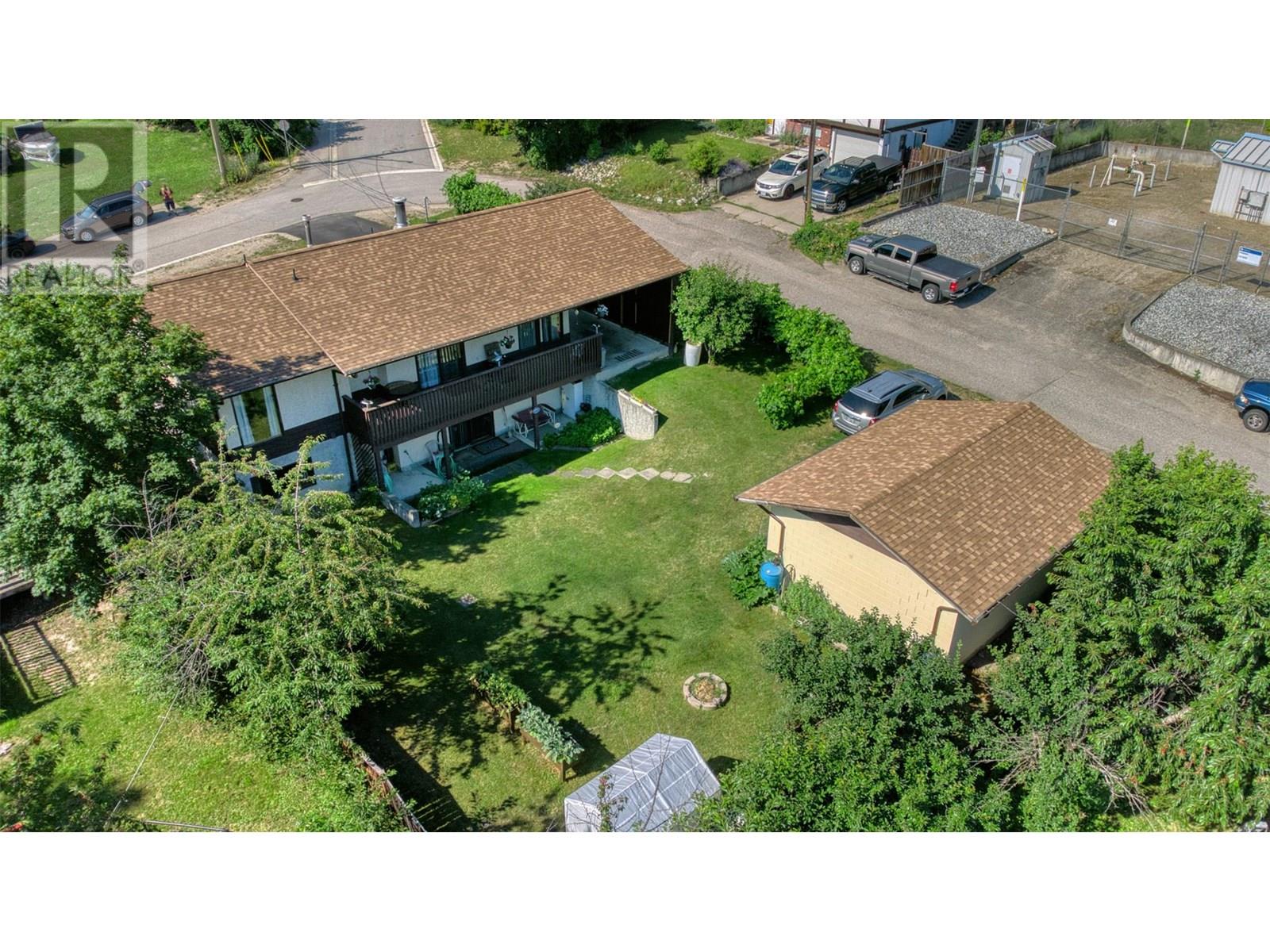 Photo 5 of 813 Cliff Avenue, Enderby BC