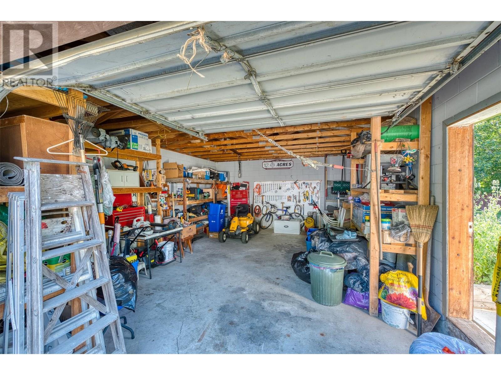 Photo 6 of 813 Cliff Avenue, Enderby BC