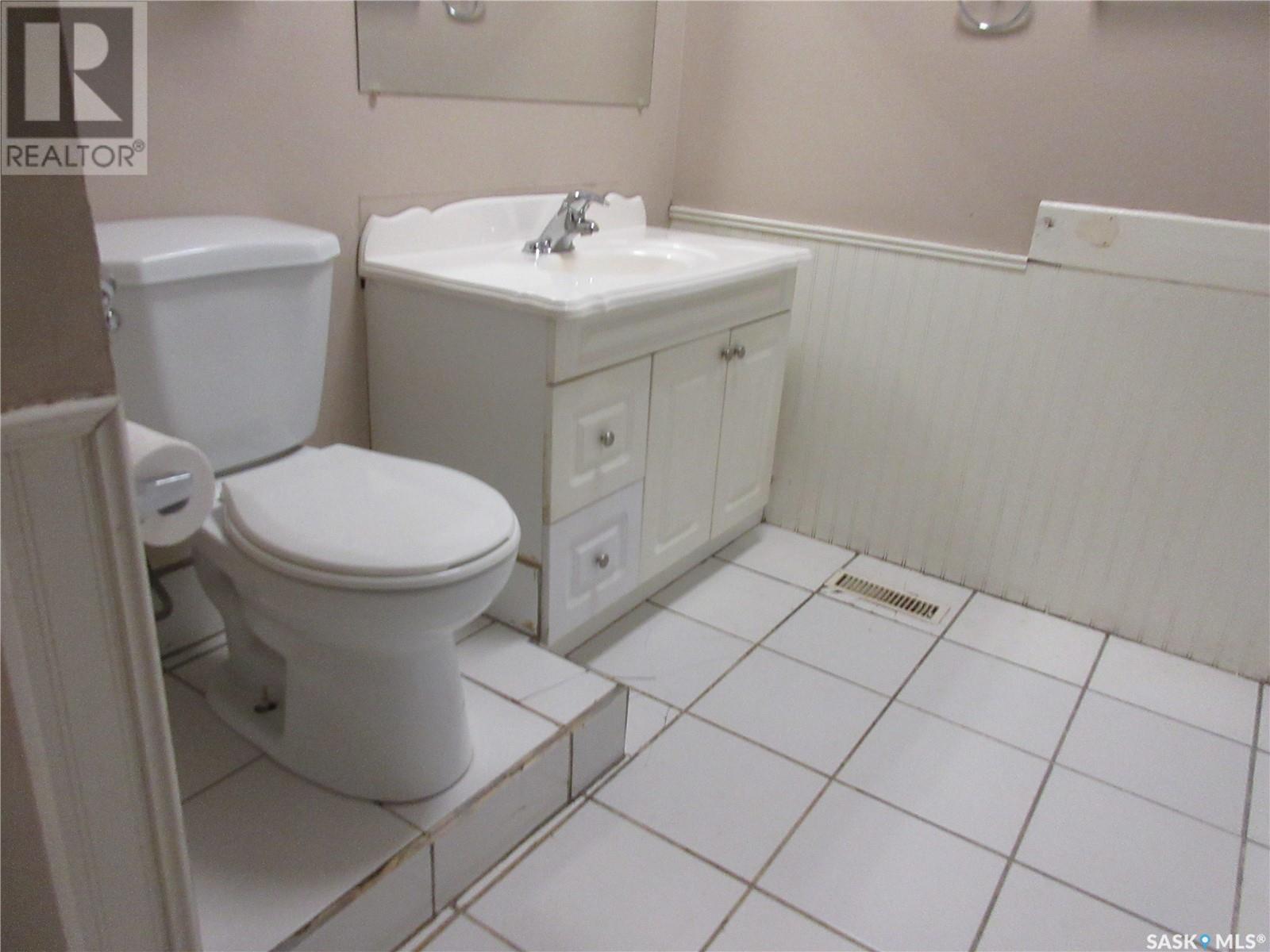 Photo 10 of 1345 Lacon Street, Regina SK