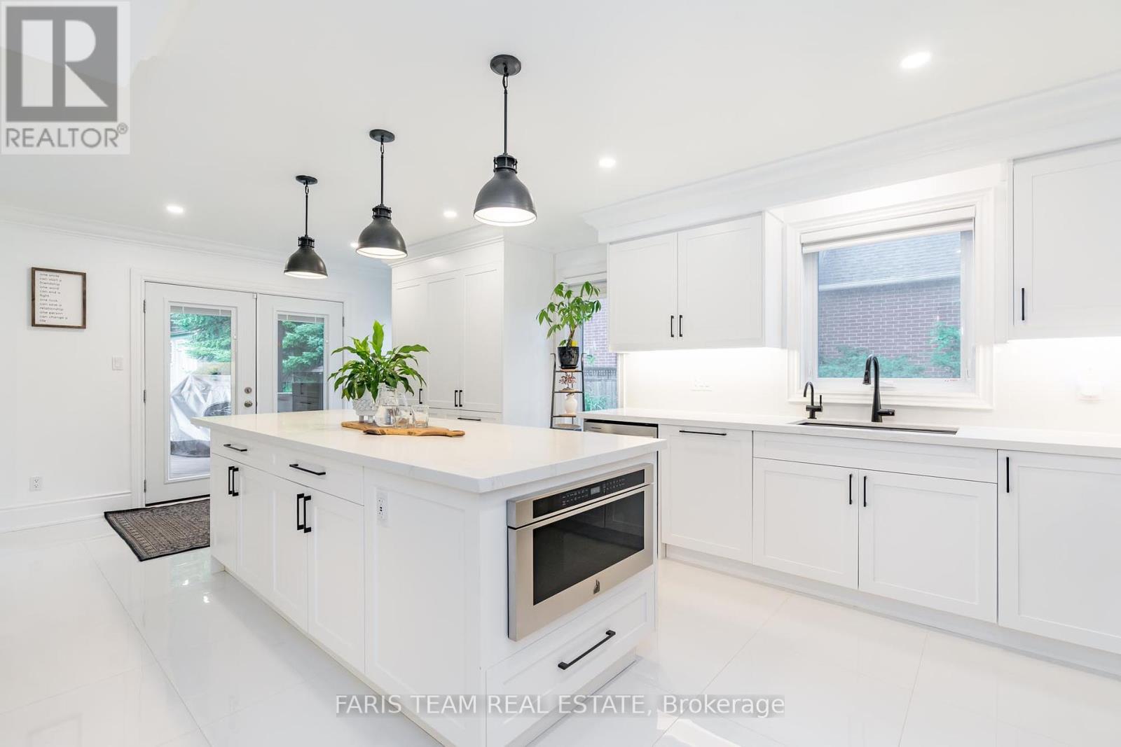 Photo 31 of 6 Alana Drive, Springwater ON