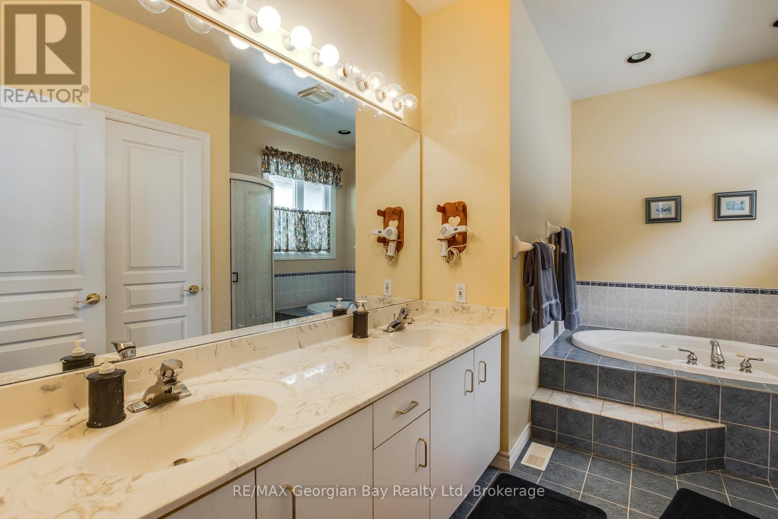 Photo 25 of 487 Aberdeen Boulevard, Midland ON