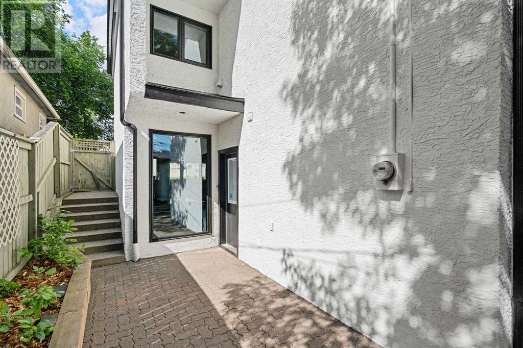 Single Family House for Sale in   Avenue SW Windsor Park Calgary 