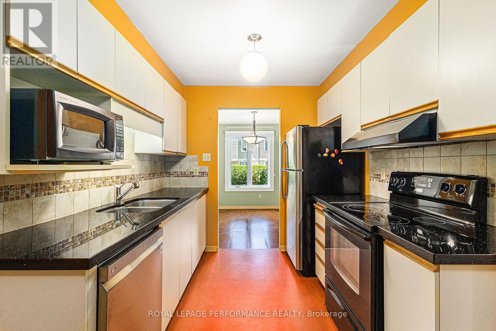 Photo 14 of 2015 Summerfields Crescent, Ottawa ON