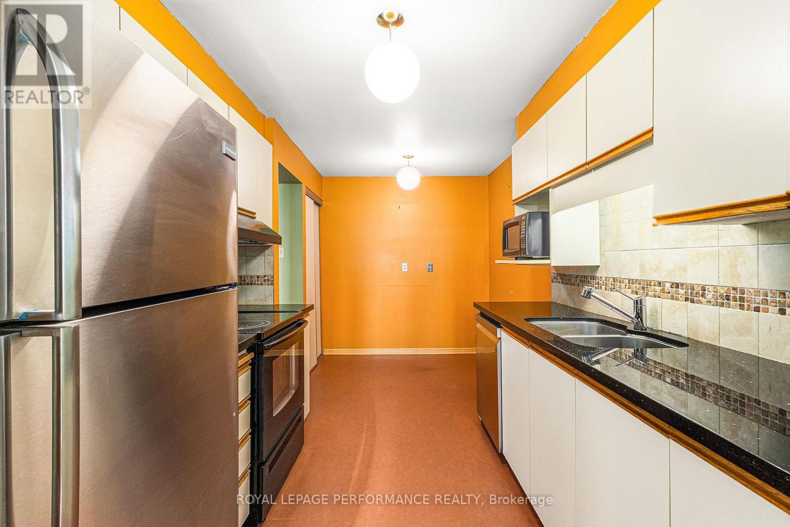 Photo 3 of 2015 Summerfields Crescent, Ottawa ON