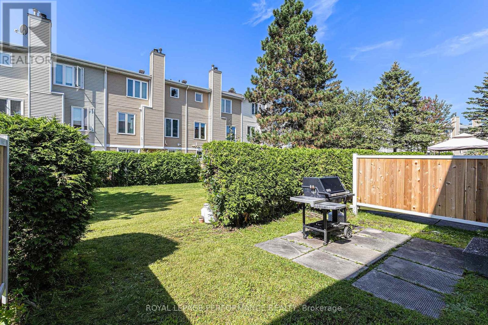 Photo 5 of 2015 Summerfields Crescent, Ottawa ON
