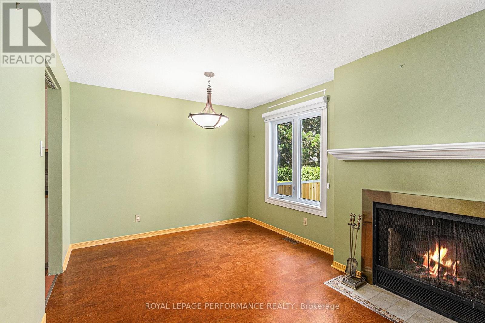 Photo 9 of 2015 Summerfields Crescent, Ottawa ON
