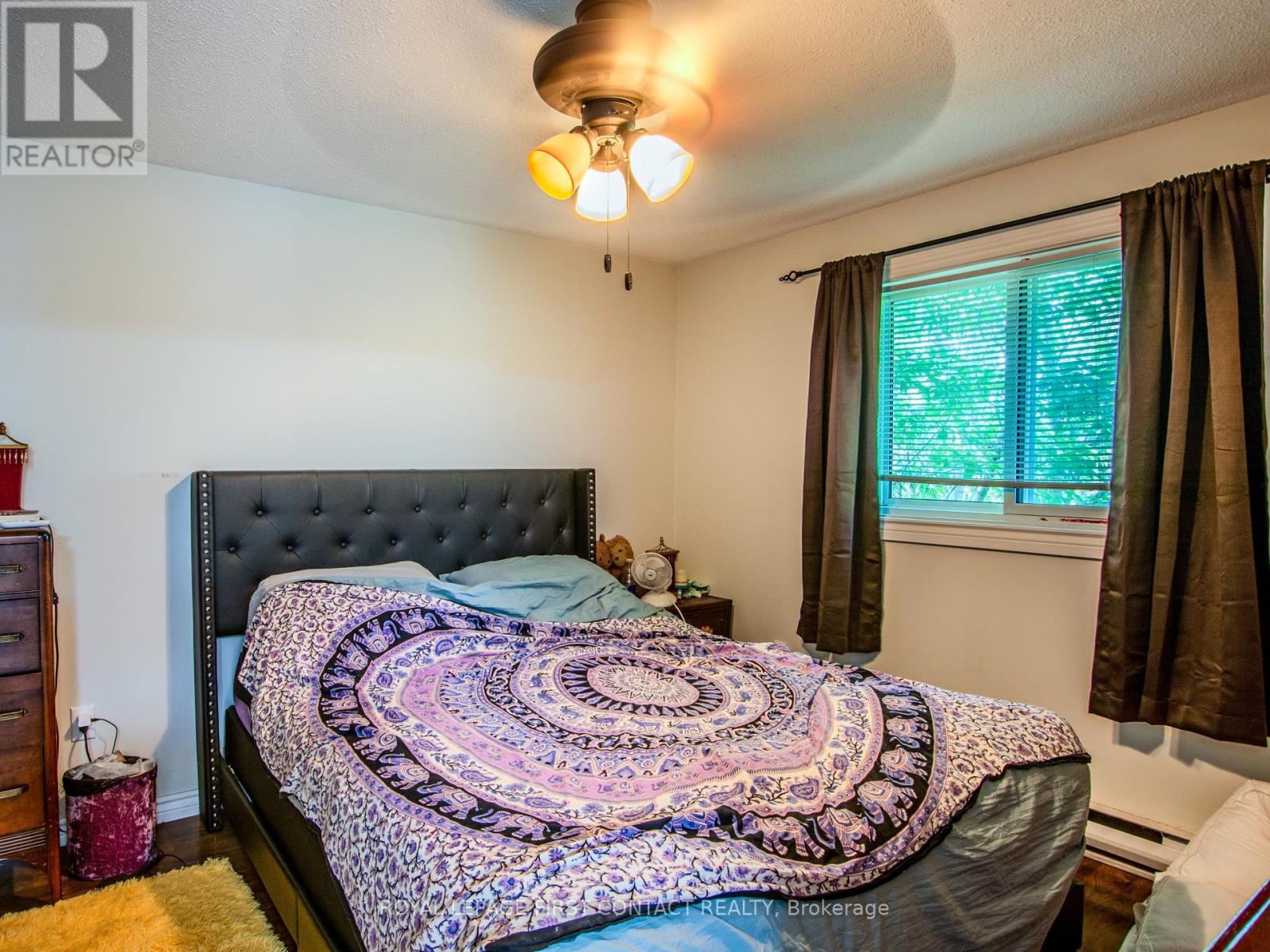 Photo 3 of 40 Doris Drive, Barrie ON