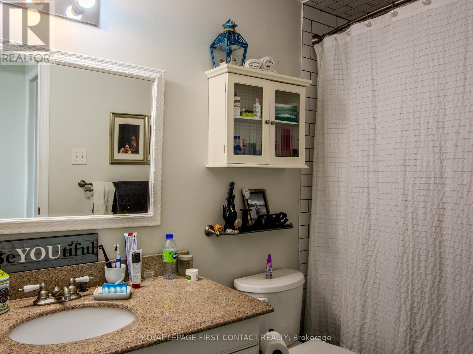 Photo 24 of 40 Doris Drive, Barrie ON
