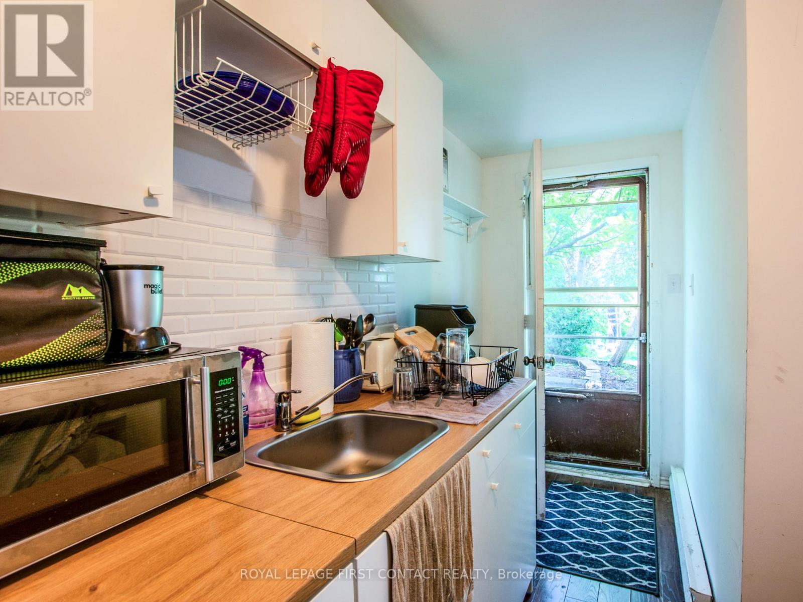 Photo 8 of 40 Doris Drive, Barrie ON