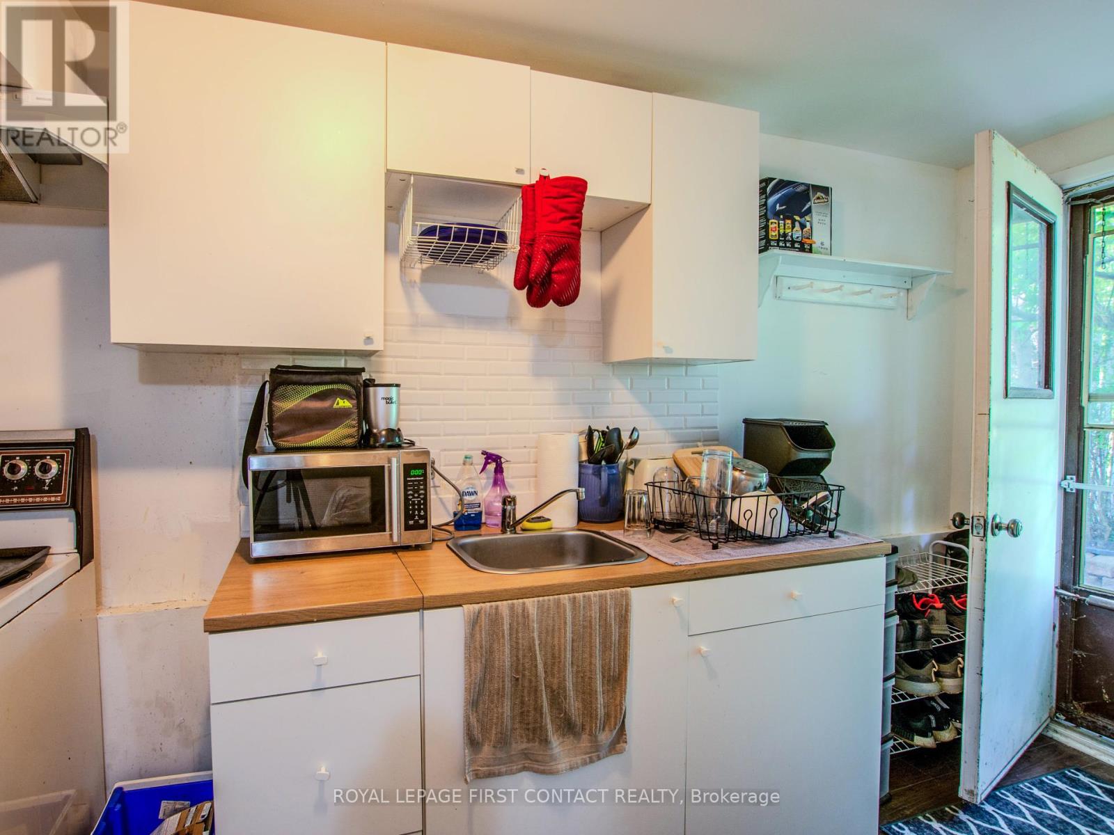 Photo 4 of 40 Doris Drive, Barrie ON