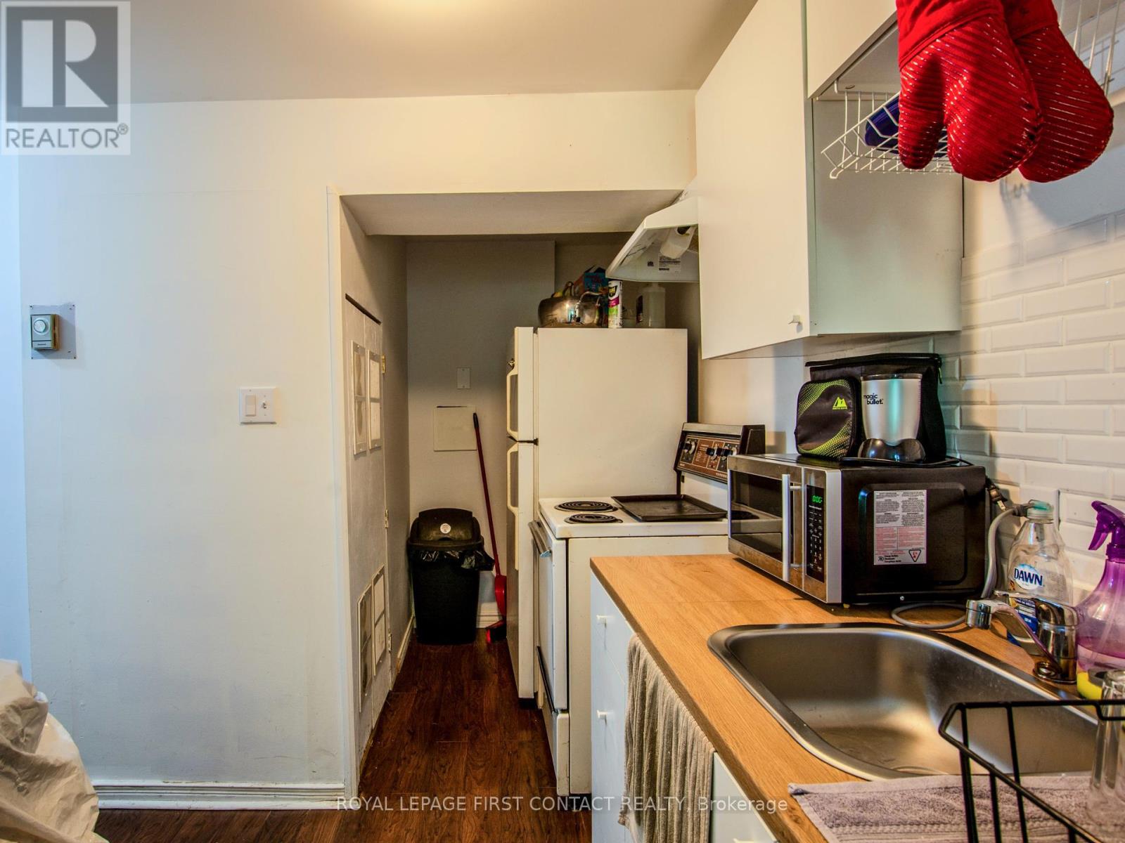 Photo 15 of 40 Doris Drive, Barrie ON