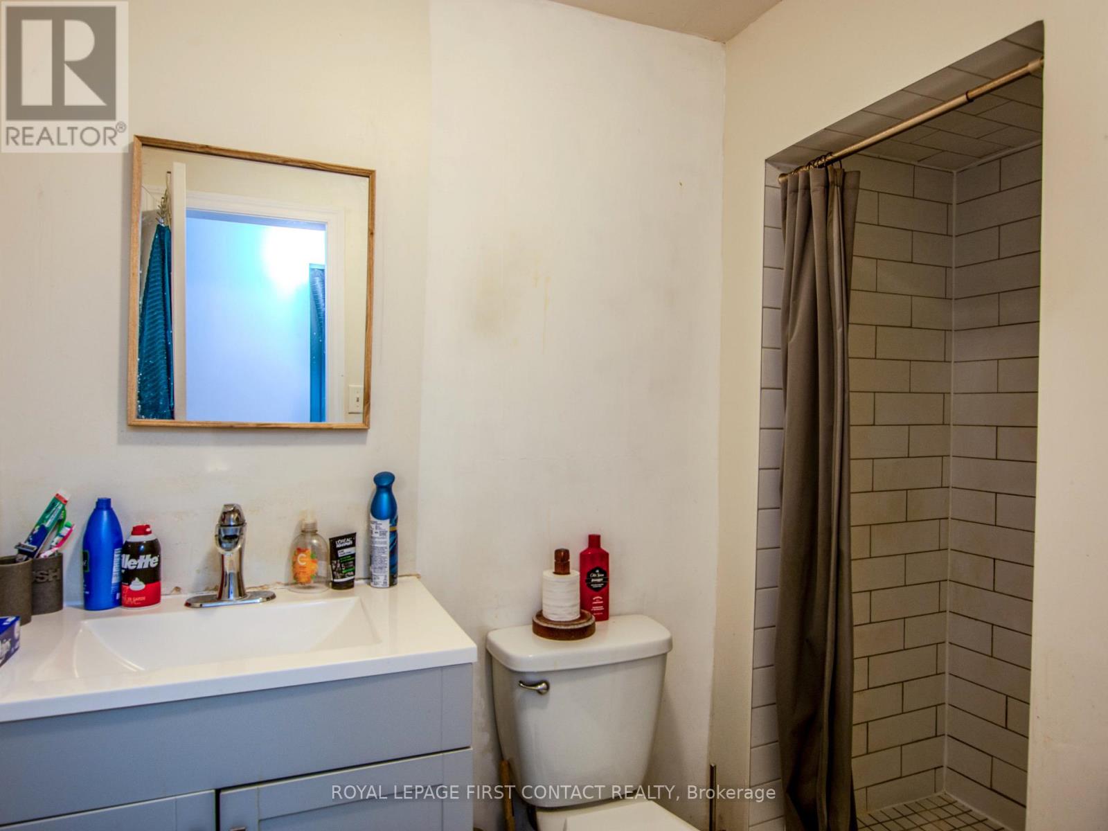Photo 10 of 40 Doris Drive, Barrie ON