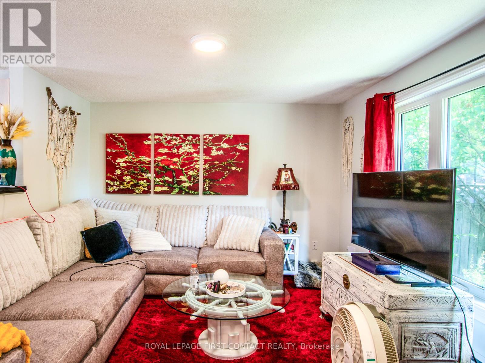 Photo 18 of 40 Doris Drive, Barrie ON