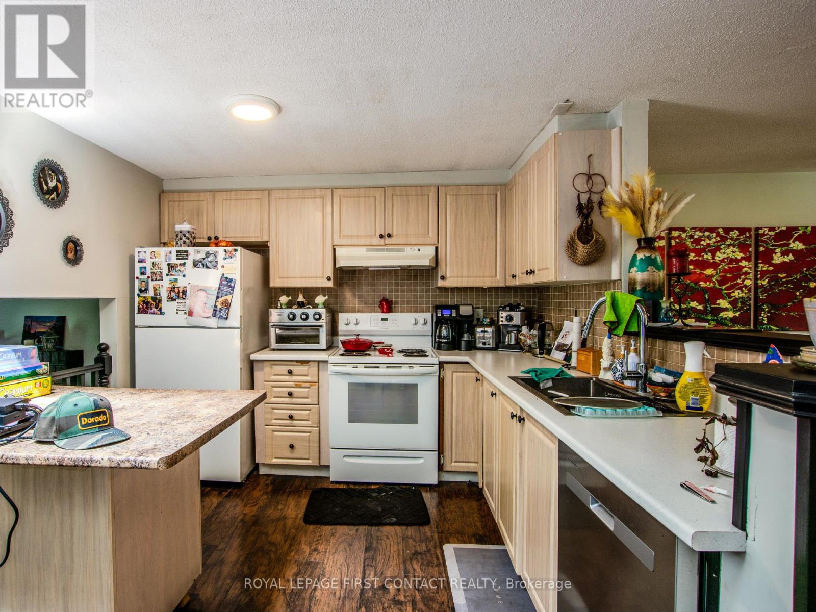 Photo 21 of 40 Doris Drive, Barrie ON
