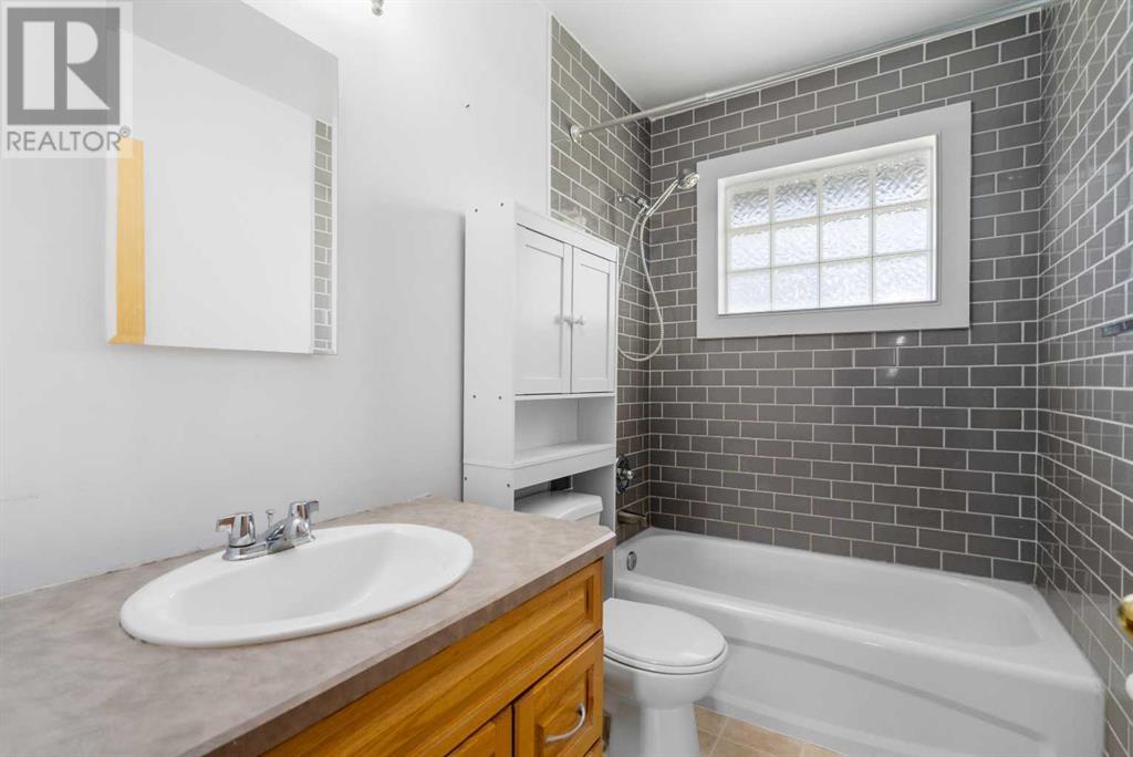 703 47 Street SE, Calgary, Alberta