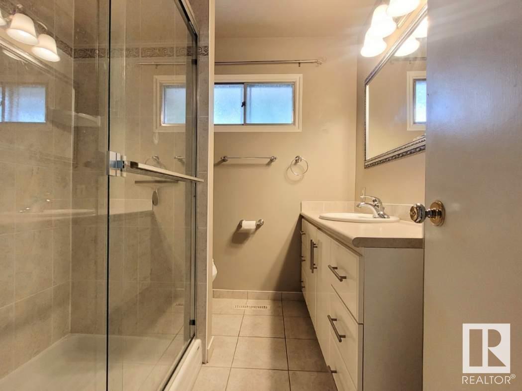 Photo 17 of 15934 94 Av Nw, Edmonton AB