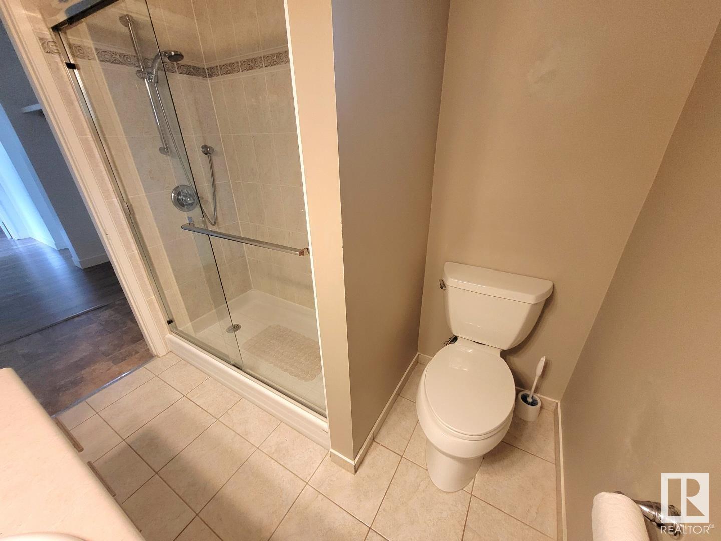 Photo 18 of 15934 94 Av Nw, Edmonton AB
