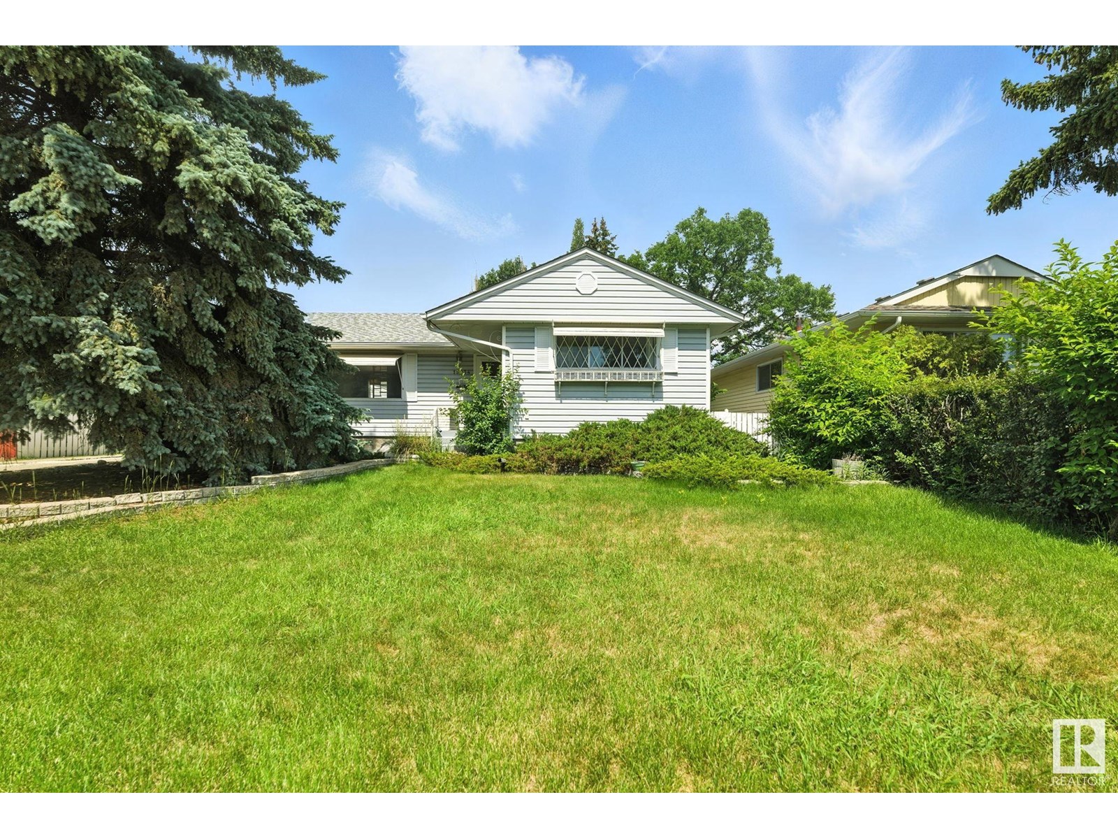 Photo 2 of 15934 94 Av Nw, Edmonton AB