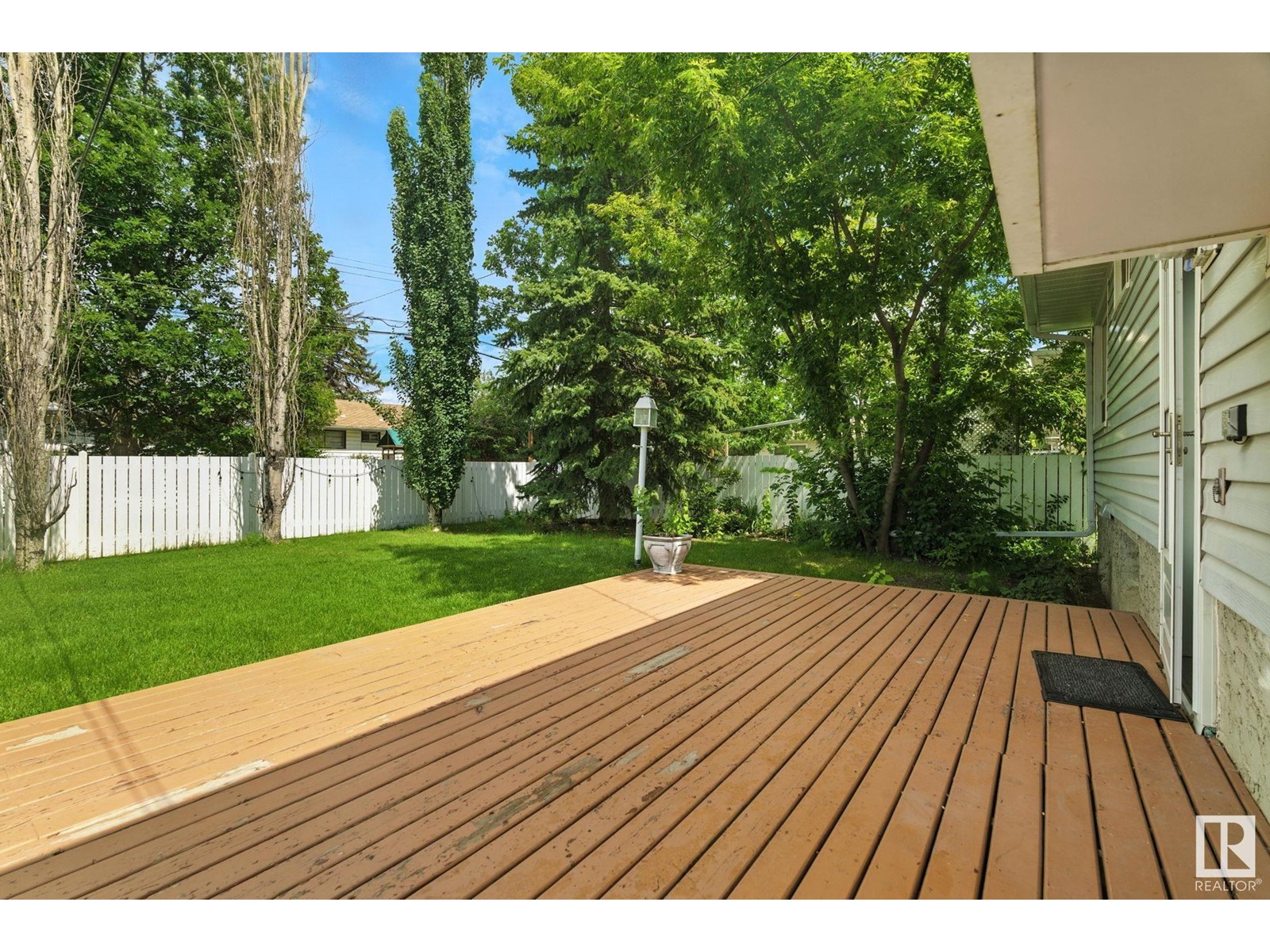 Photo 28 of 15934 94 Av Nw, Edmonton AB