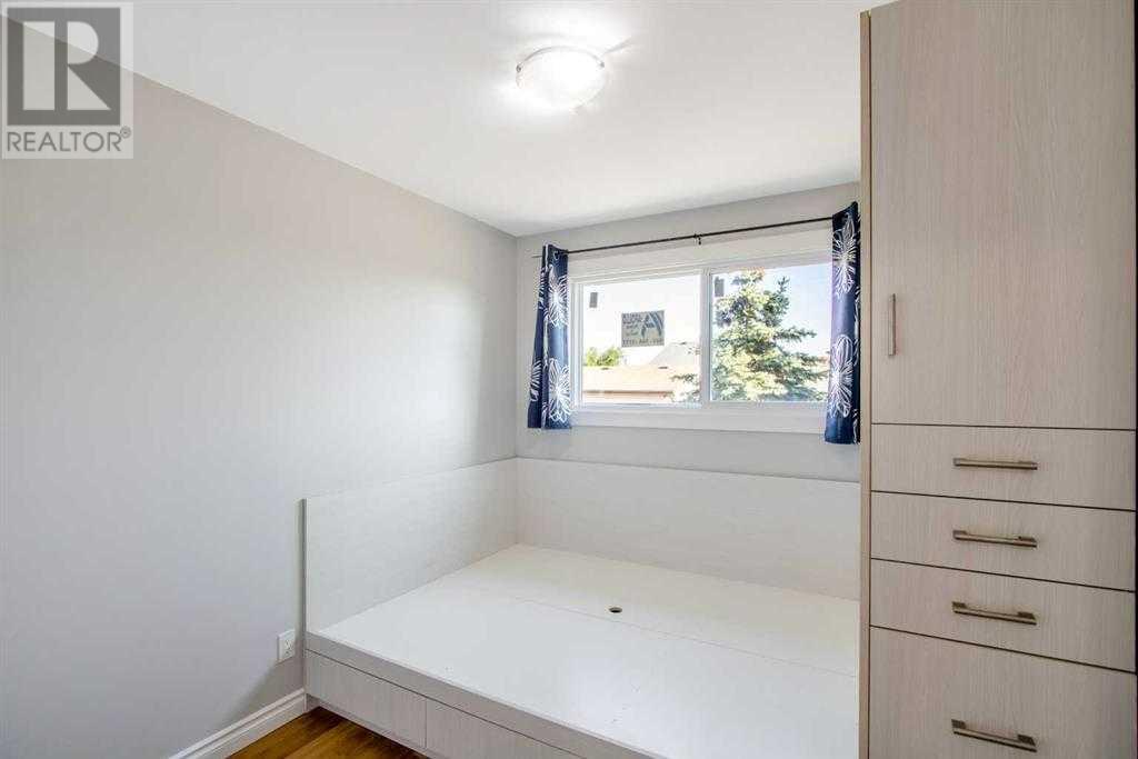 Single Family House 3 Level for Sale in   Avenue NE Whitehorn Calgary 