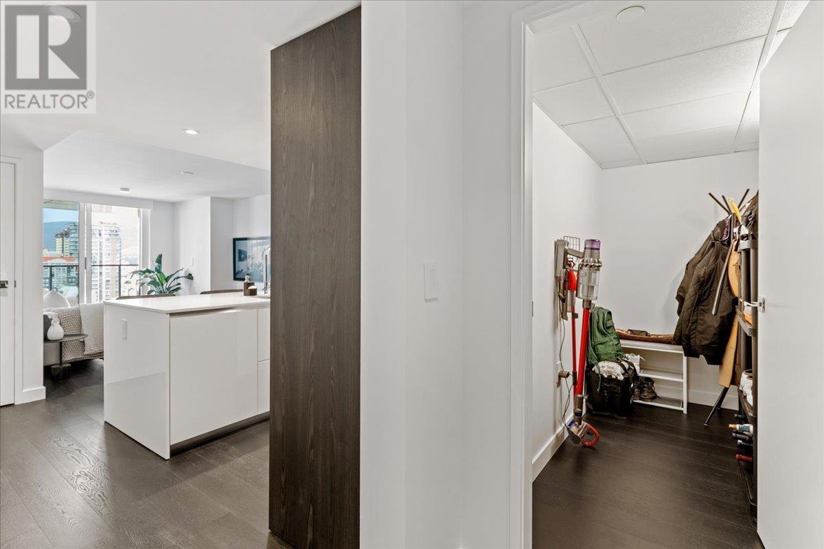 Photo 4 of 2510 1111 Richards Street, Vancouver BC