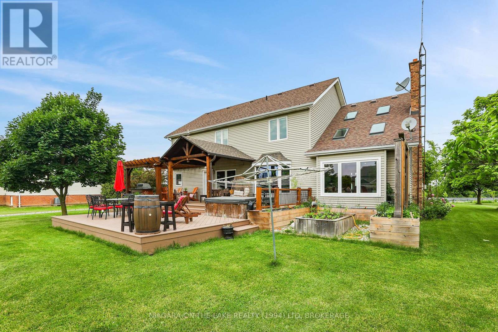 Photo 2 of 445 Queenston Road, Niagaraonthelake ON