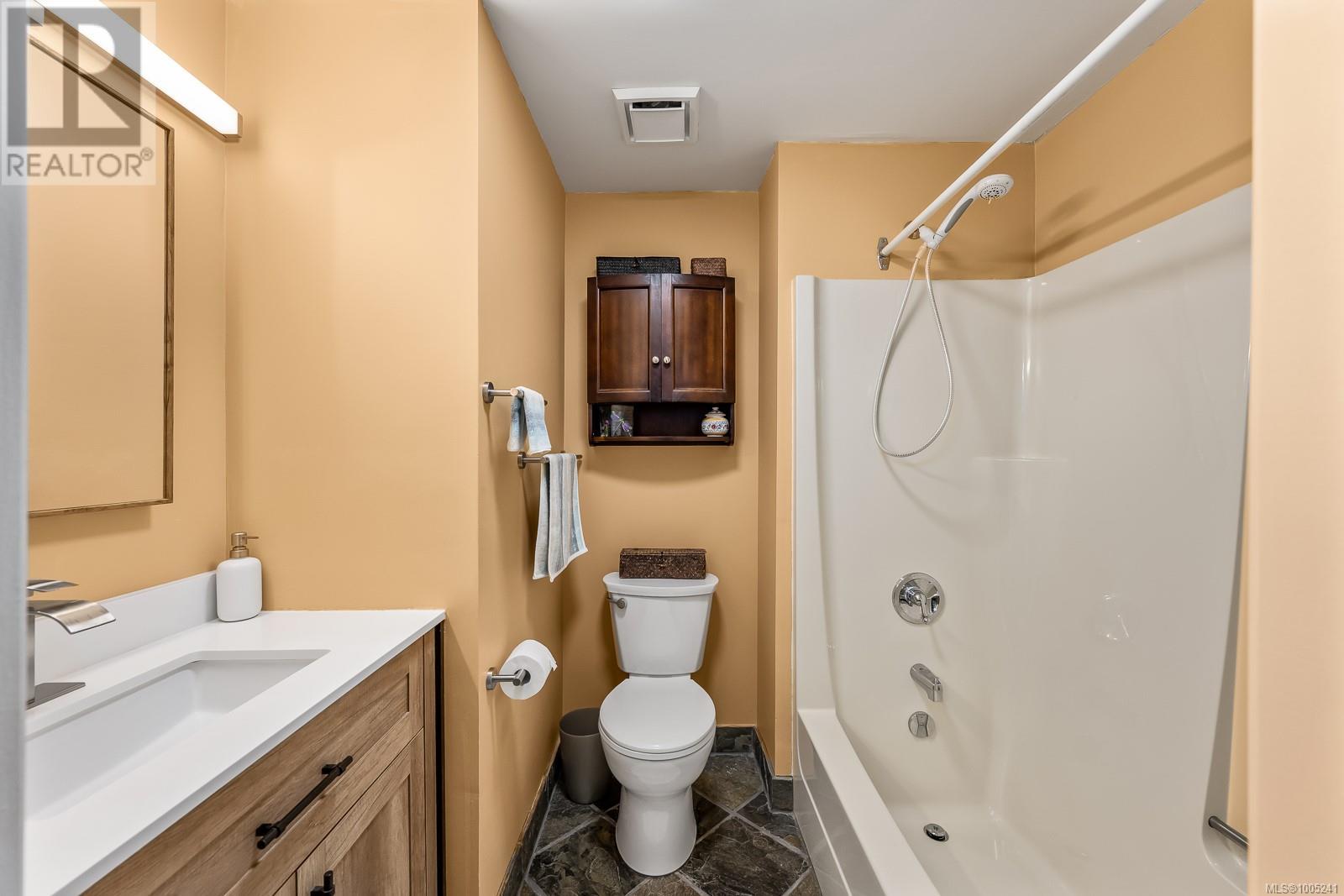 217 205 1st St, Courtenay