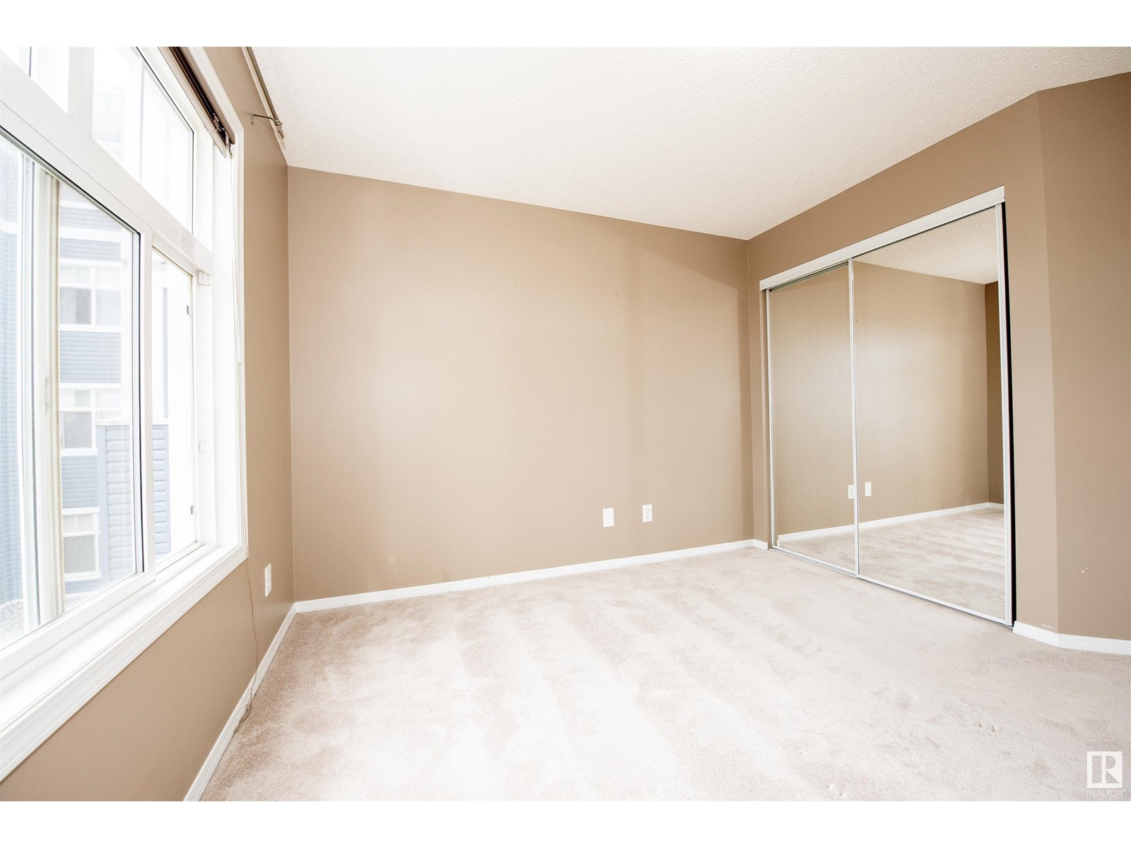 Photo 2 of 209 16035 132 St Nw, Edmonton AB